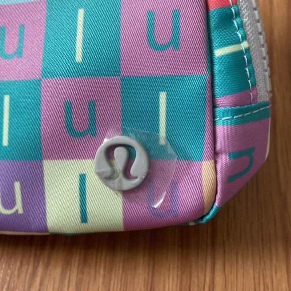 ❤️ Lululemon Checkered Moment Mini Multi/Vapor Everywhere Belt Bag NWT - Picture 3 of 6